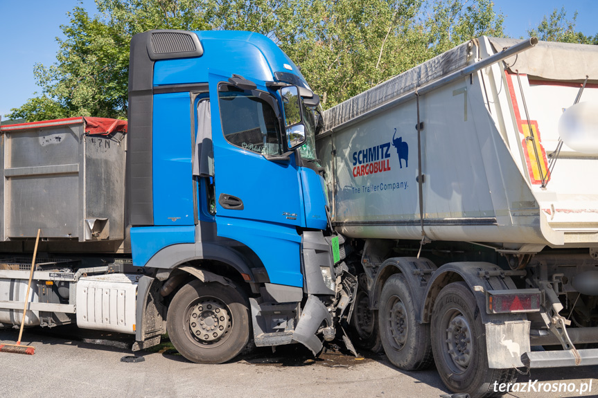 Zderzenie dwóch samochodów ciężarowych w Lipowicy