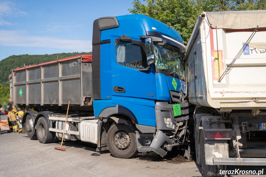 Zderzenie dwóch samochodów ciężarowych w Lipowicy