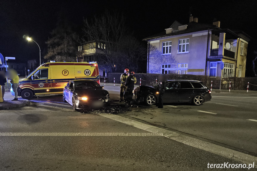 Zderzenie dwóch samochodów na Niepodległości