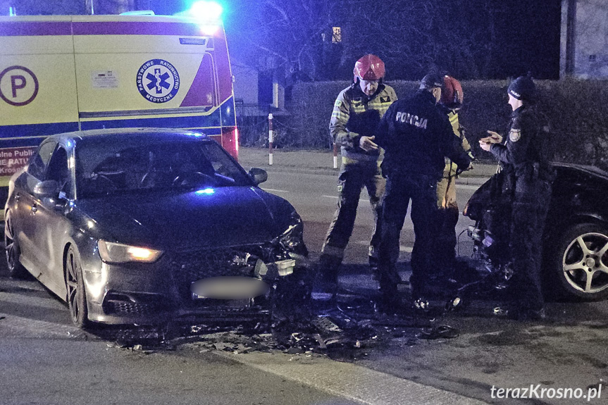 Zderzenie dwóch samochodów na Niepodległości