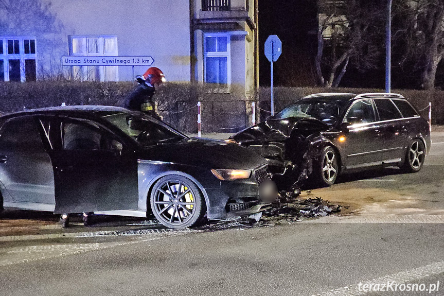 Zderzenie dwóch samochodów na Niepodległości