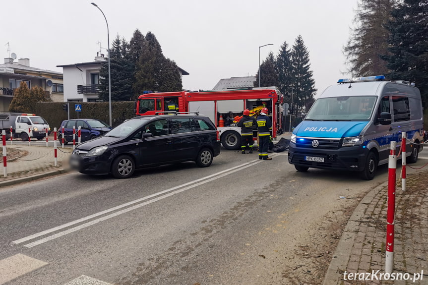 Zderzenie dwóch samochodów na skrzyżowaniu w Krośnie