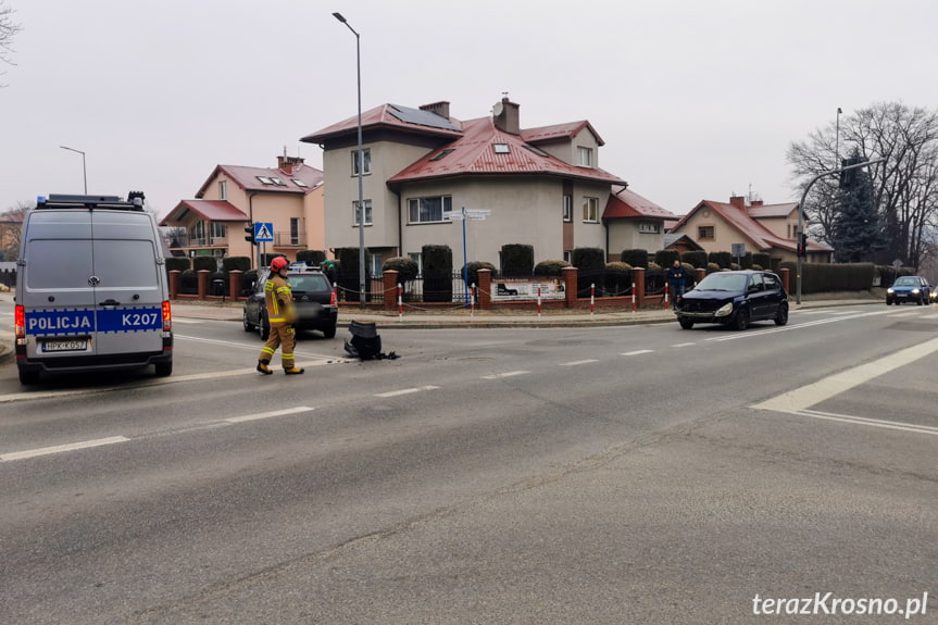 Zderzenie dwóch samochodów na skrzyżowaniu w Krośnie