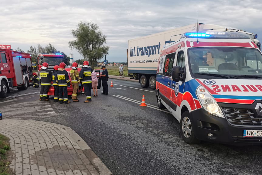 Zderzenie dwóch samochodów na Zręcińskiej w Krośnie