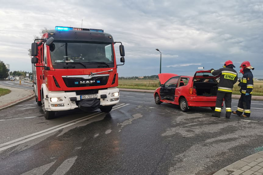 Zderzenie dwóch samochodów na Zręcińskiej w Krośnie