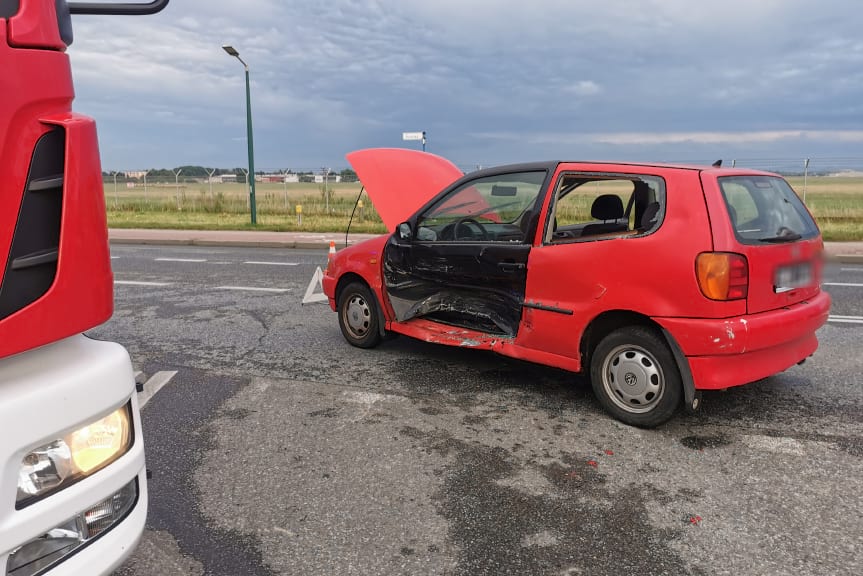 Zderzenie dwóch samochodów na Zręcińskiej w Krośnie