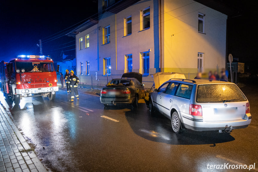 Zderzenie dwóch samochodów osobowych we Wróbliku Królewskim