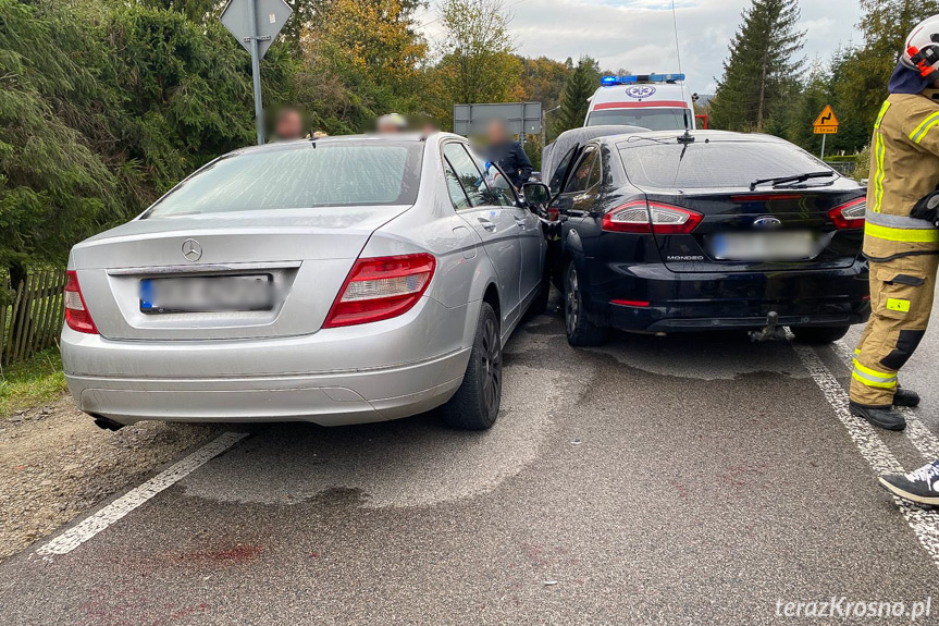 Zderzenie dwóch samochodów w Daliowej