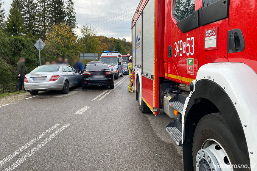 Zderzenie dwóch samochodów w Daliowej