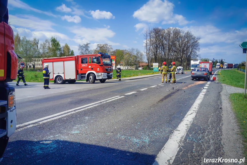 Zderzenie dwóch samochodów w Jaszczwi