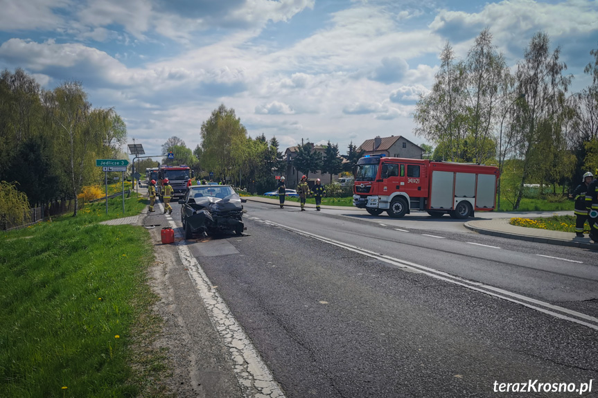 Zderzenie dwóch samochodów w Jaszczwi