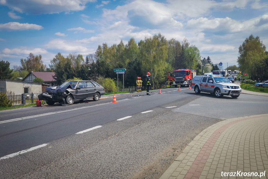 Zderzenie dwóch samochodów w Jaszczwi