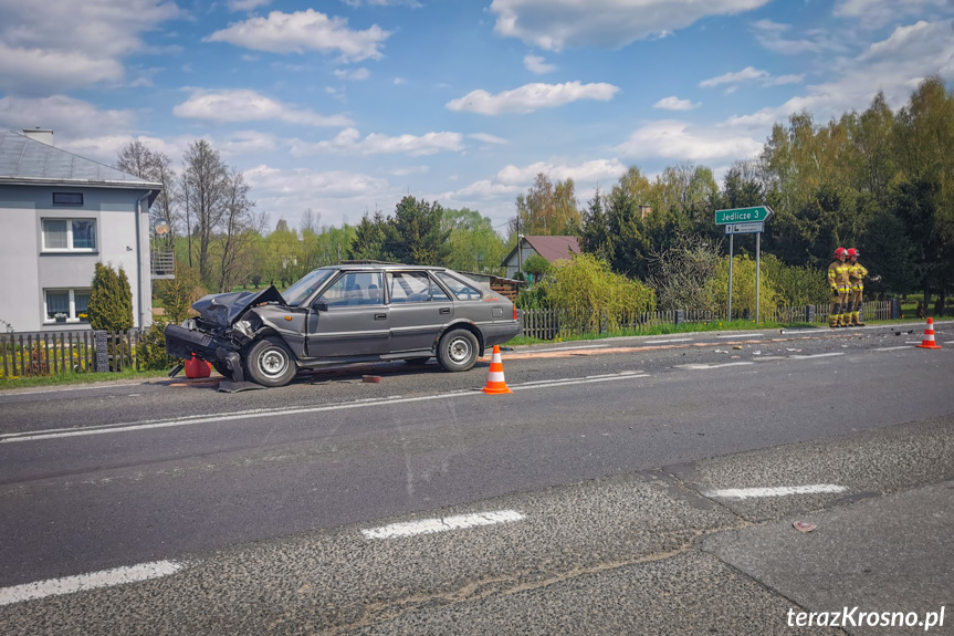 Zderzenie dwóch samochodów w Jaszczwi