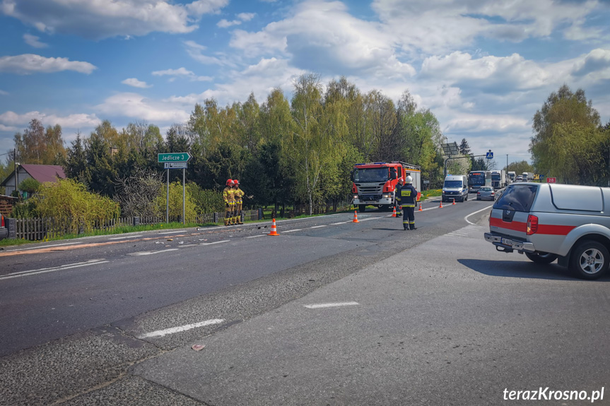 Zderzenie dwóch samochodów w Jaszczwi