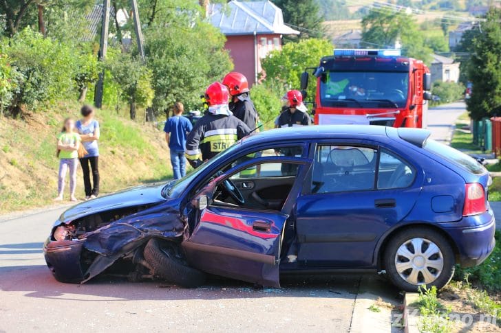 Zderzenie dwóch samochodów w Kopytowej