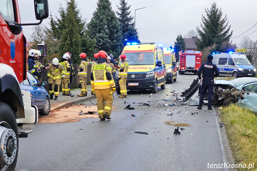 Zderzenie dwóch samochodów w Korczynie