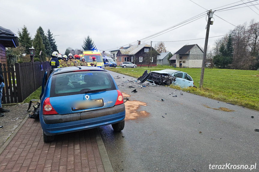 Zderzenie dwóch samochodów w Korczynie