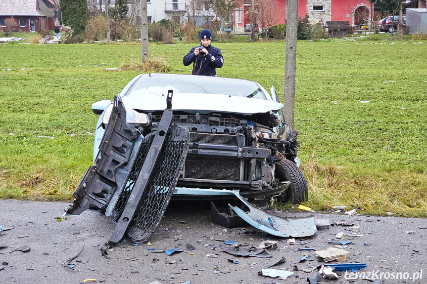 Zderzenie dwóch samochodów w Korczynie