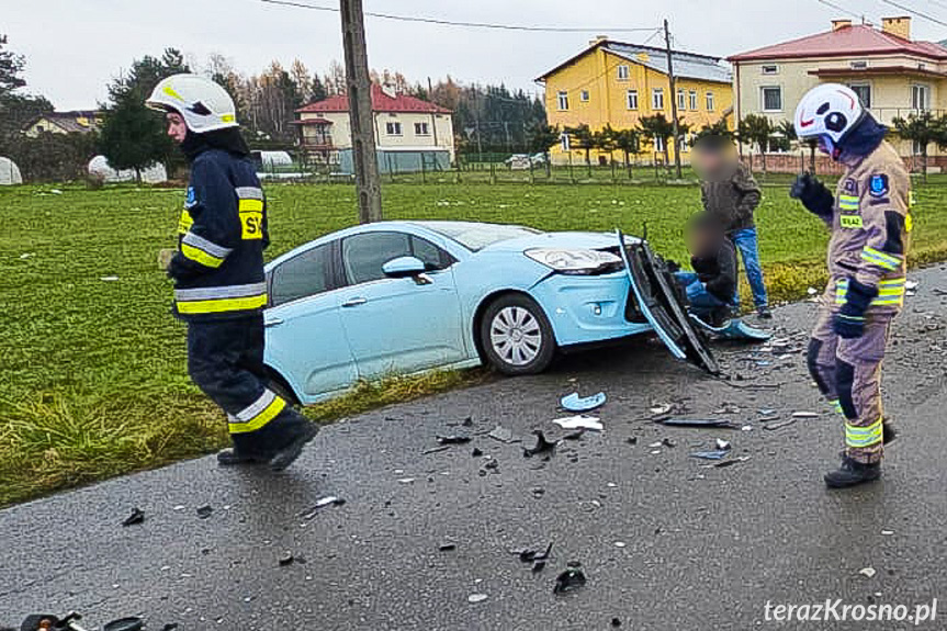 Zderzenie dwóch samochodów w Korczynie