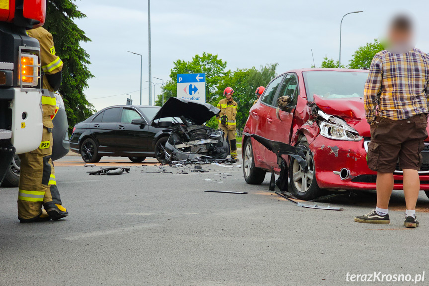 Zderzenie dwóch samochodów w Krośnie