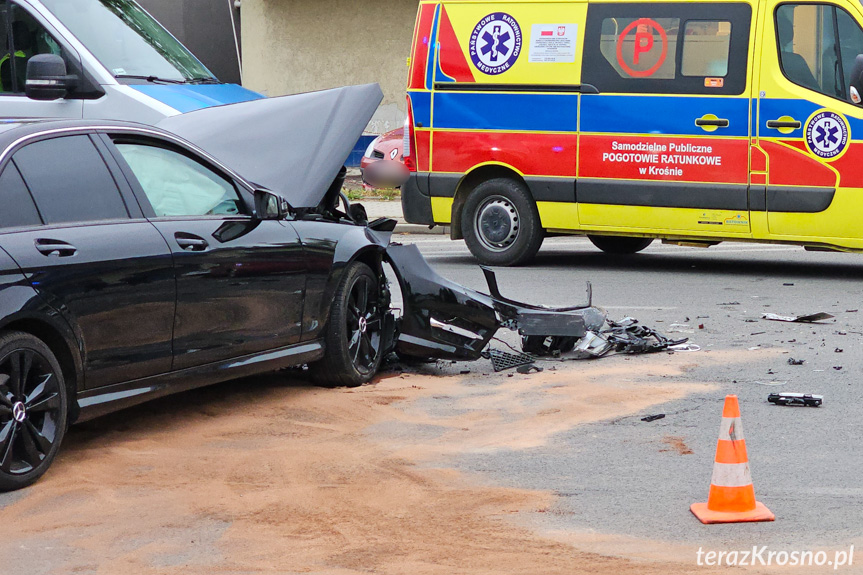 Zderzenie dwóch samochodów w Krośnie