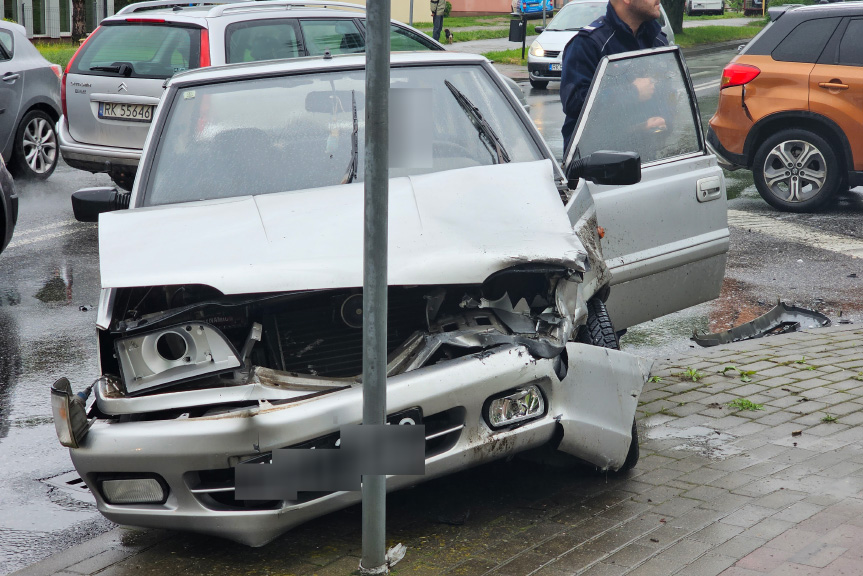 Zderzenie dwóch samochodów w Krośnie