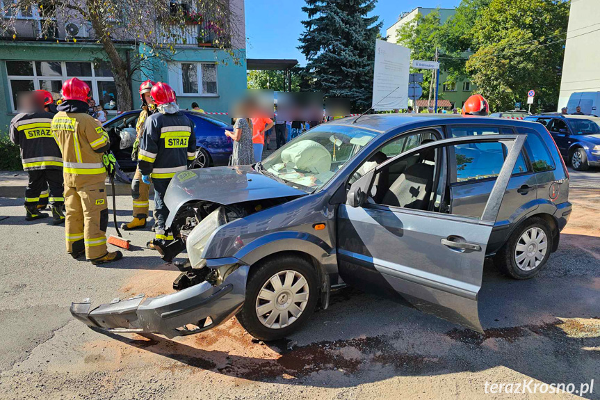 Zderzenie dwóch samochodów w Krośnie