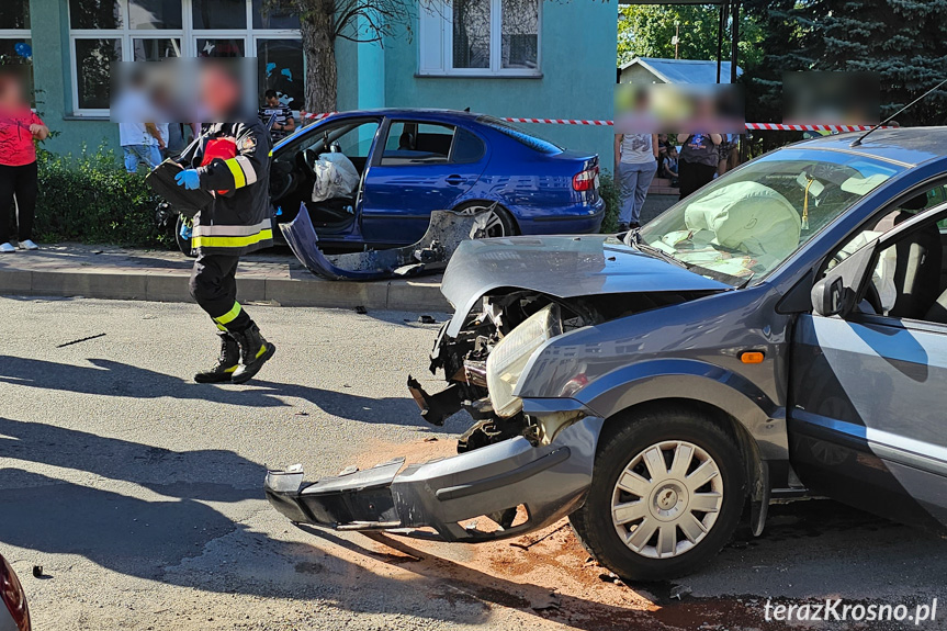 Zderzenie dwóch samochodów w Krośnie