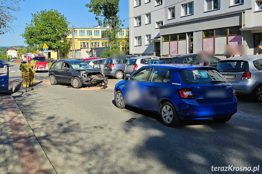 Zderzenie dwóch samochodów w Krośnie