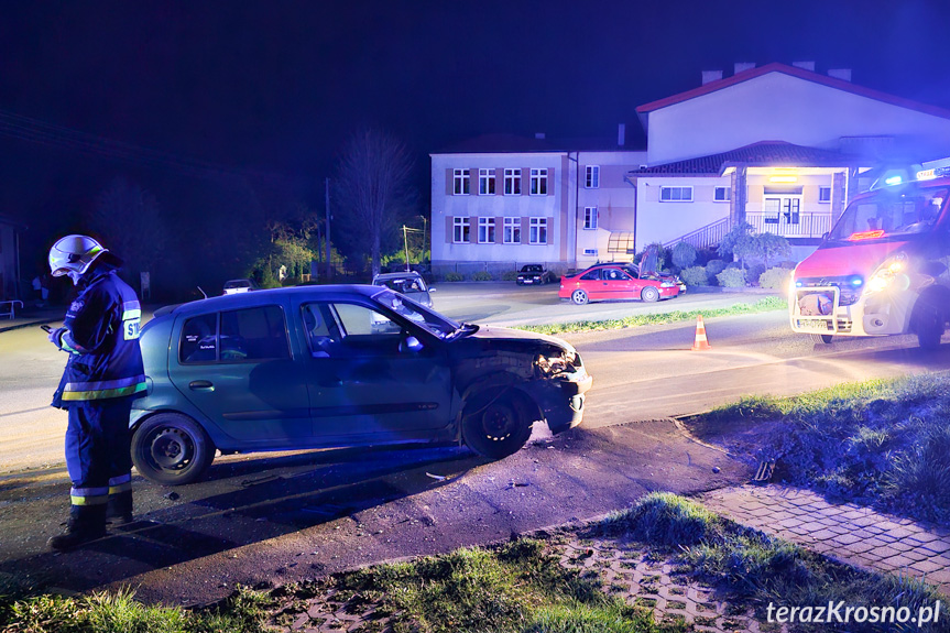 Zderzenie dwóch samochodów w Łękach Dukielskich