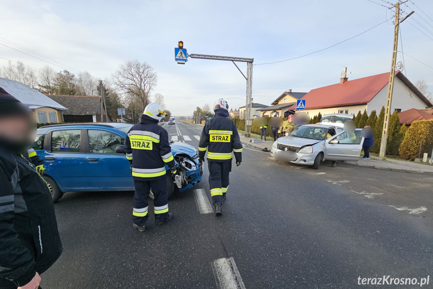 Zderzenie dwóch samochodów w Moderówce