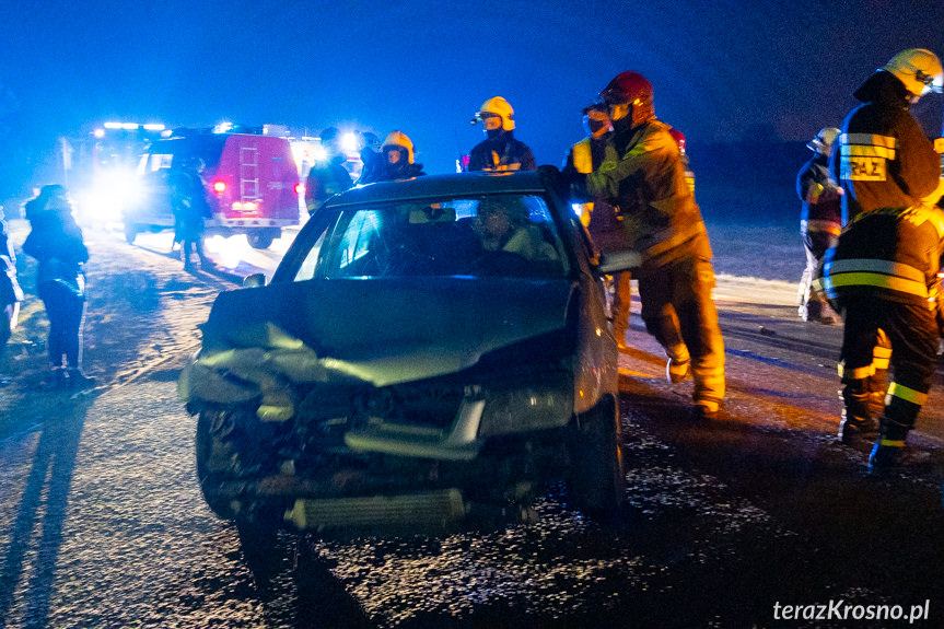 Zderzenie dwóch samochodów w Przybówce