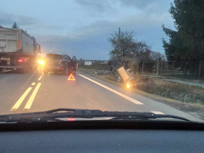 Zderzenie dwóch samochodów w Rogach