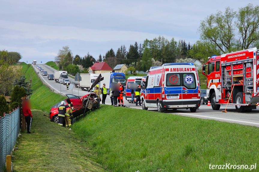 Zderzenie dwóch samochodów w Rogach