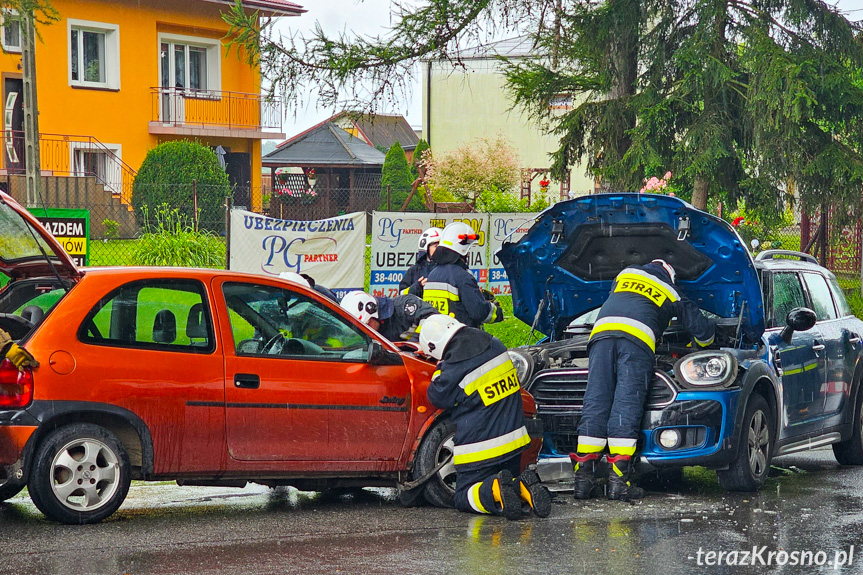 Zderzenie dwóch samochodów w Targowiskach