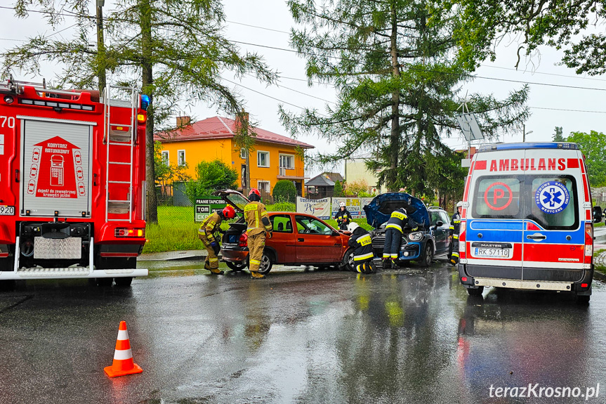 Zderzenie dwóch samochodów w Targowiskach