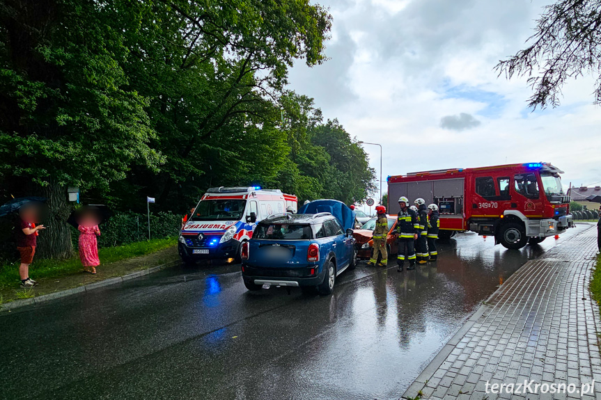 Zderzenie dwóch samochodów w Targowiskach