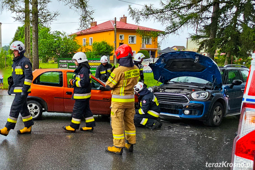 Zderzenie dwóch samochodów w Targowiskach