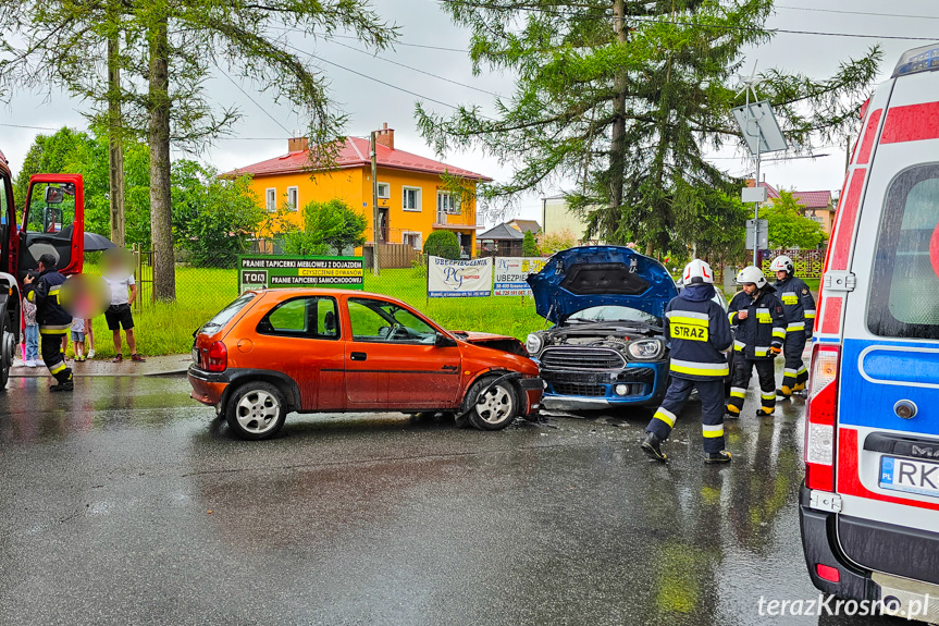 Zderzenie dwóch samochodów w Targowiskach