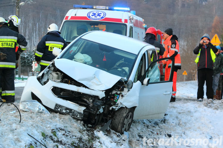 Zderzenie dwóch samochodów w Tylawie