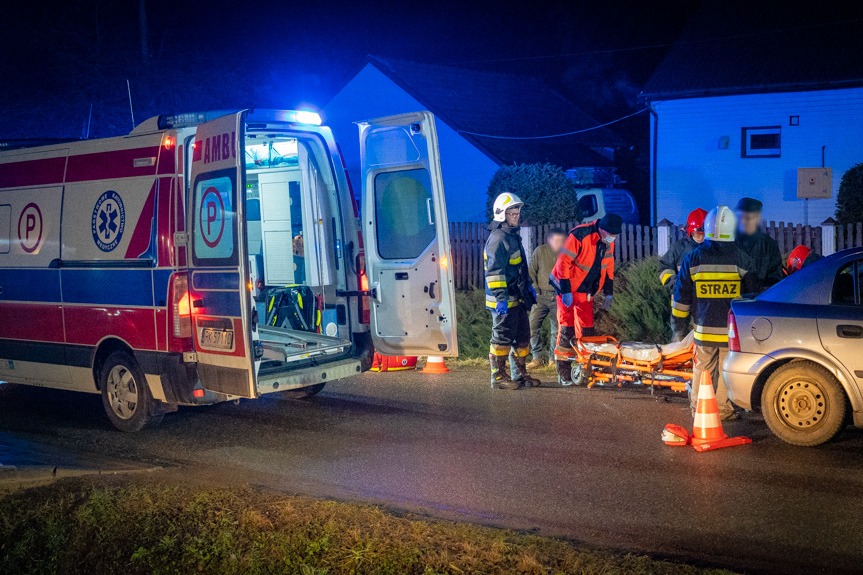 Zderzenie dwóch samochodów w Ustrobnej