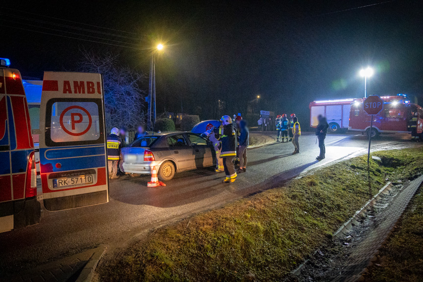 Zderzenie dwóch samochodów w Ustrobnej