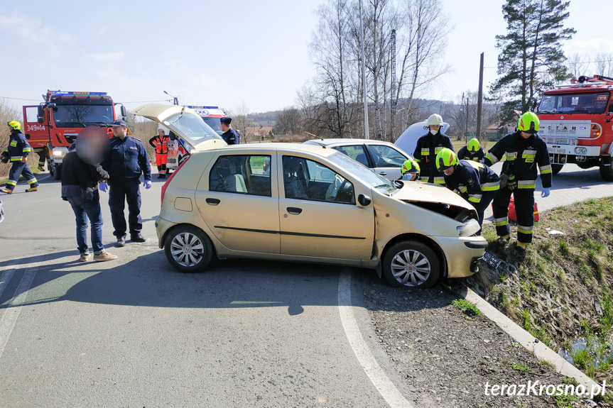 Zderzenie dwóch samochodów w Wietrznie