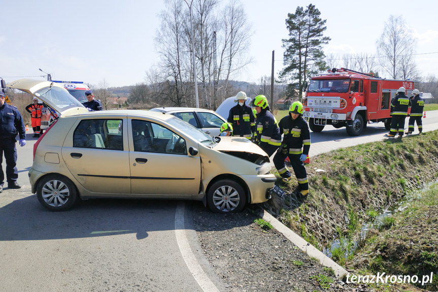 Zderzenie dwóch samochodów w Wietrznie