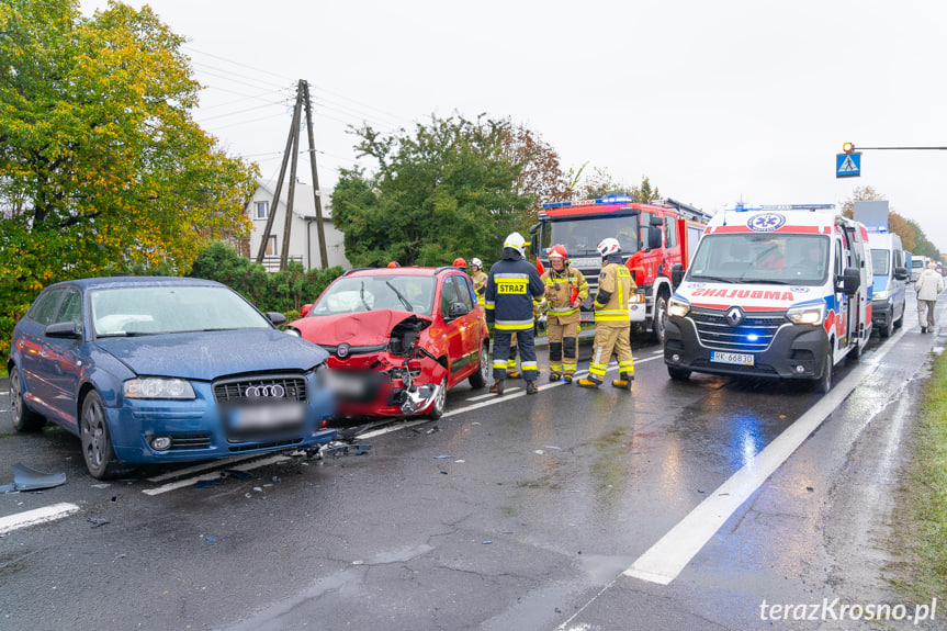 Zderzenie dwóch samochodów w Targowiskach