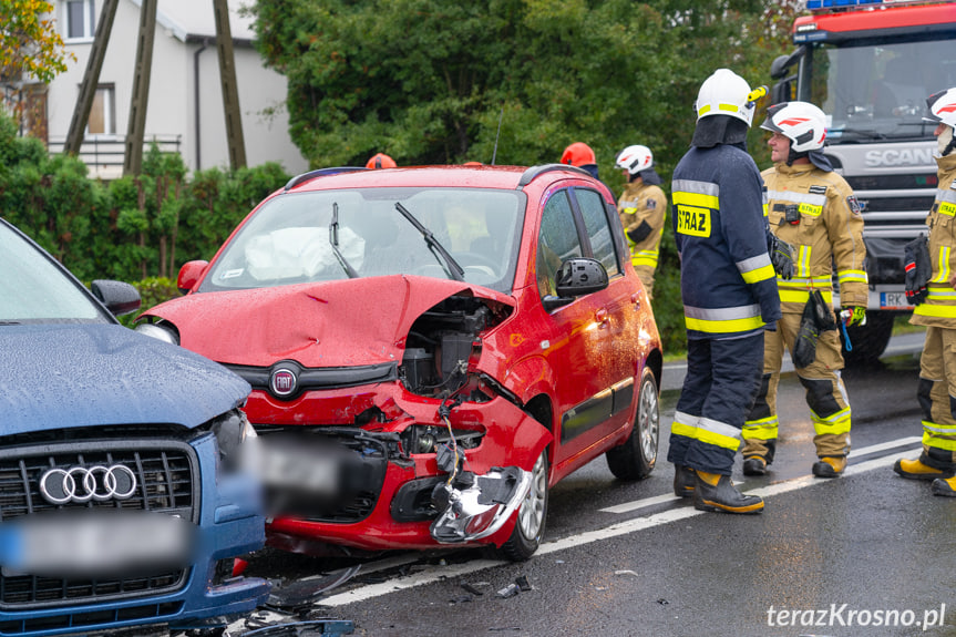 Zderzenie dwóch samochodów w Targowiskach