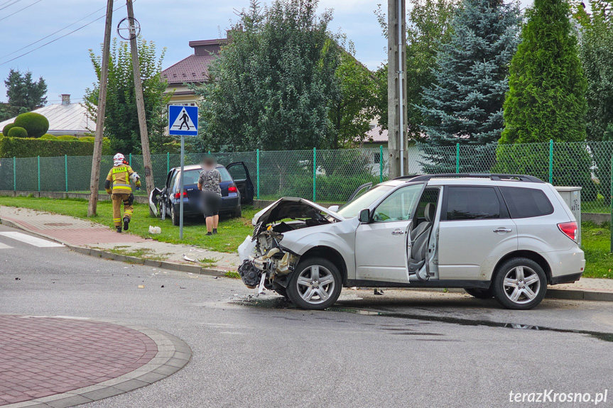 Zderzenie dwóch samochodów w Zręcinie