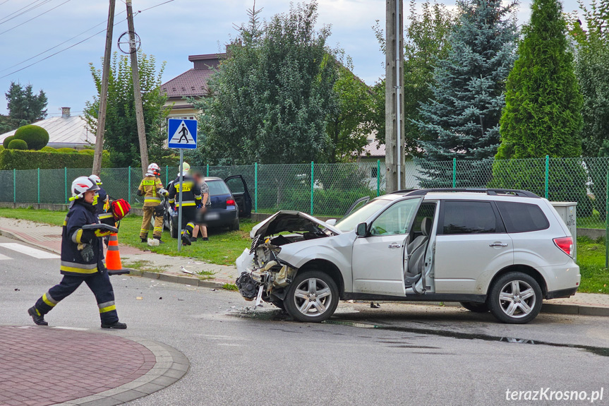 Zderzenie dwóch samochodów w Zręcinie