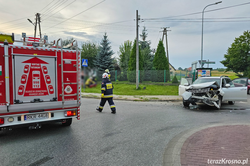 Zderzenie dwóch samochodów w Zręcinie