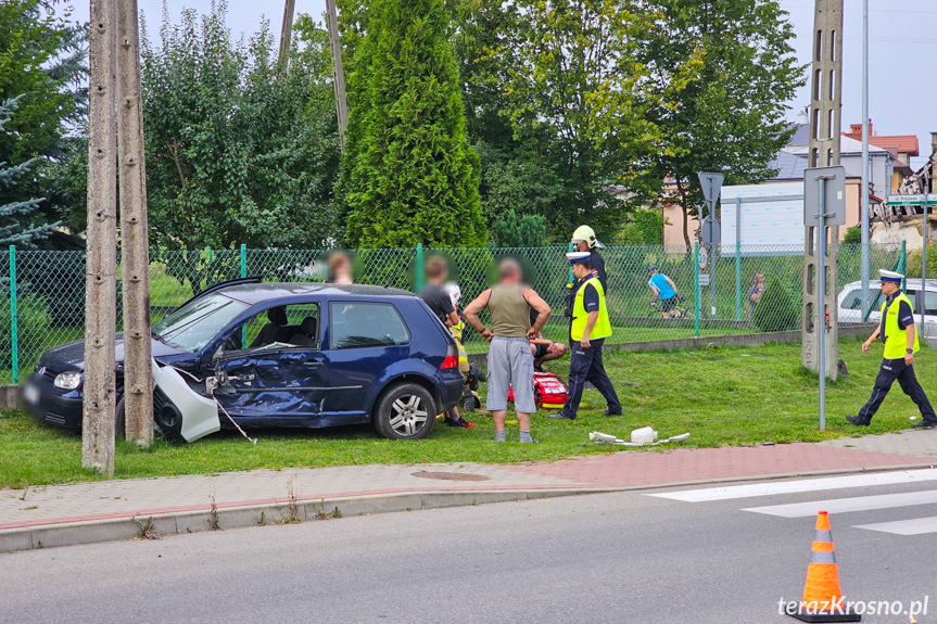 Zderzenie dwóch samochodów w Zręcinie